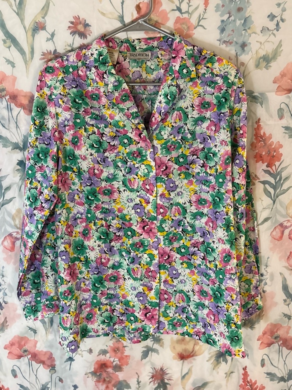 Vintage Floral Button-Front Women’s Blouse in Multi-Color
